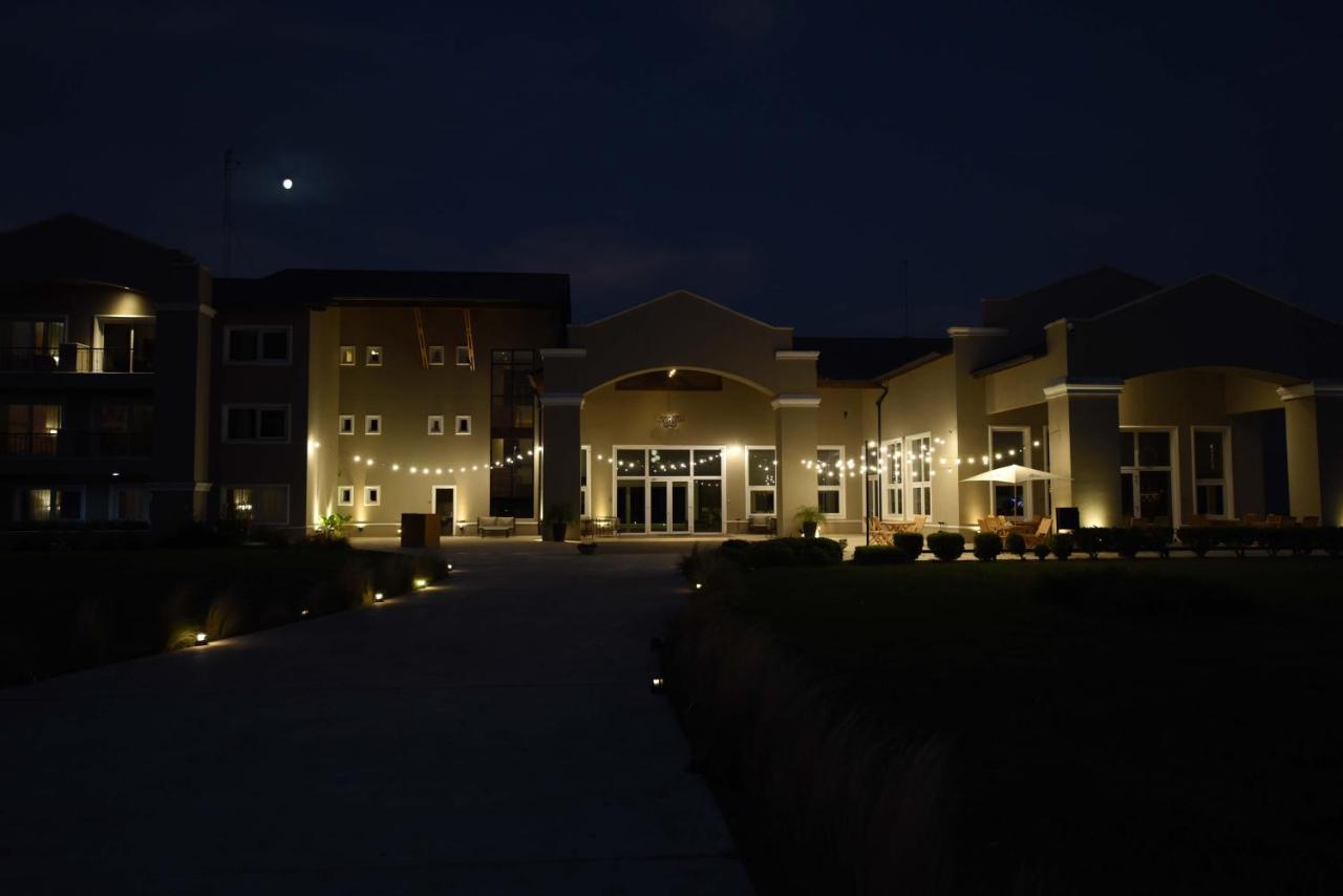 Howard Johnson Resort&Convention Center Ezeiza Exterior foto