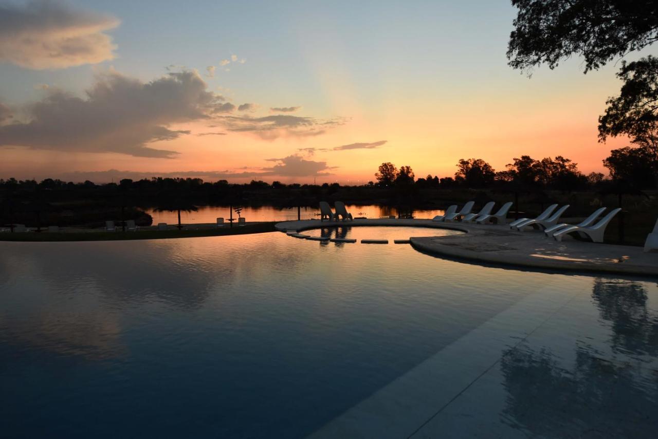 Howard Johnson Resort&Convention Center Ezeiza Exterior foto